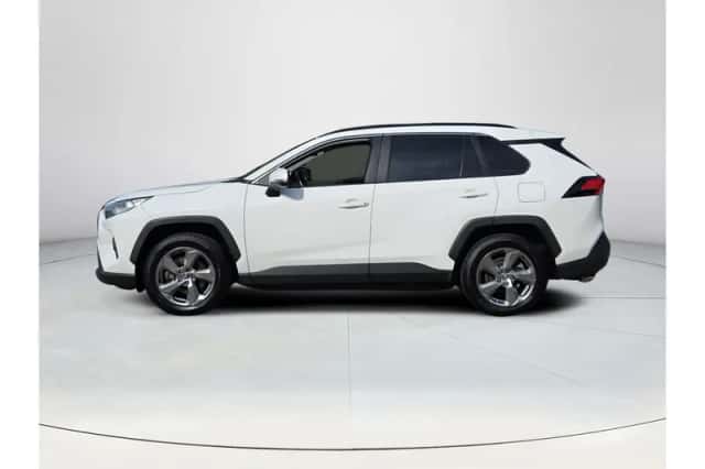 Toyota RAV4 (2023) thumbnail 2