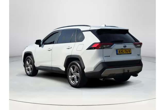 Toyota RAV4 (2023) thumbnail 3