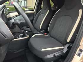 Toyota Aygo X (2025) thumbnail 10
