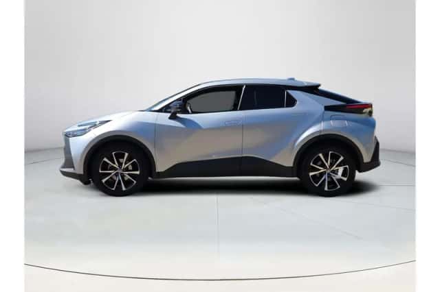 Toyota C-HR (2025) thumbnail 2