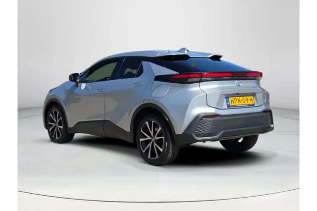 Toyota C-HR (2025) thumbnail 3