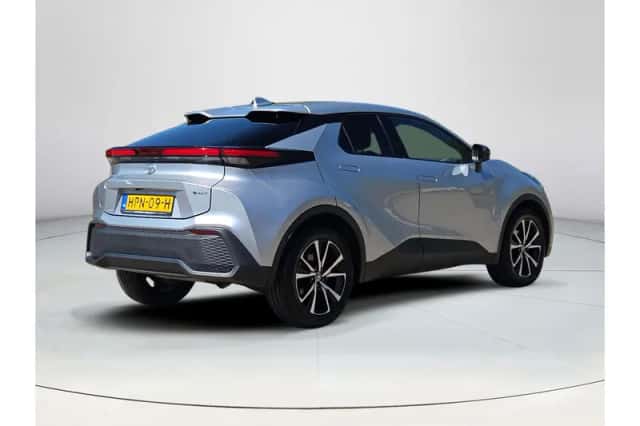 Toyota C-HR (2025) thumbnail 5