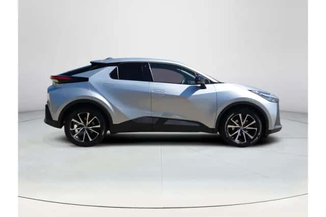 Toyota C-HR (2025) thumbnail 6