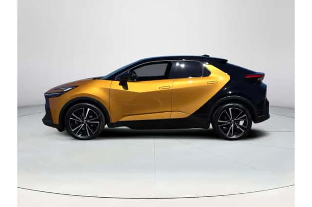 Toyota C-HR (2024) thumbnail 2
