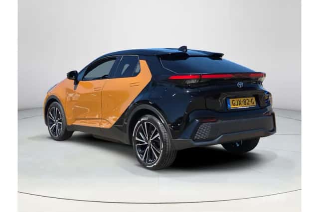Toyota C-HR (2024) thumbnail 3