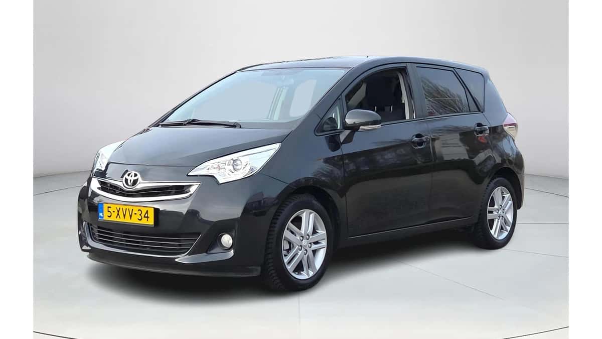 Toyota Verso-S (2015) — foto 1