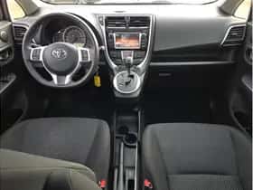 Toyota Verso-S (2015) thumbnail 9