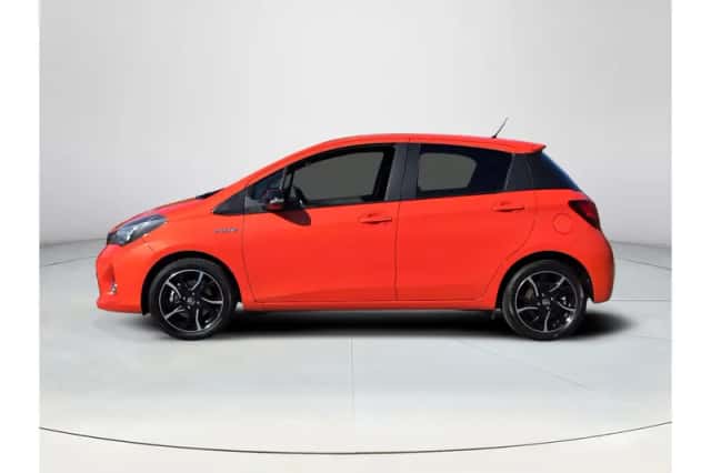 Toyota Yaris (2016) thumbnail 2