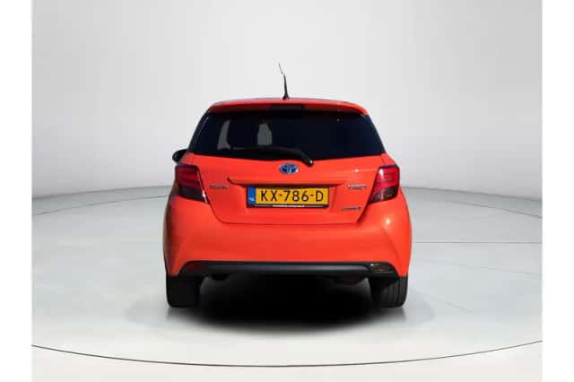 Toyota Yaris (2016) thumbnail 4