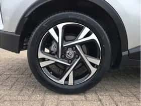 Toyota C-HR (2023) thumbnail 13