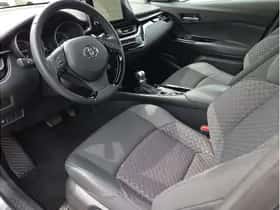 Toyota C-HR (2023) thumbnail 14
