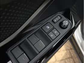 Toyota C-HR (2023) thumbnail 28