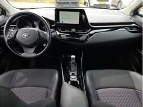 Toyota C-HR (2023) thumbnail 9