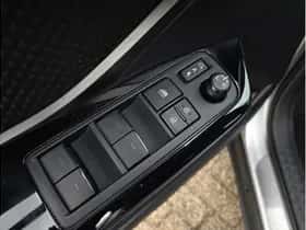 Toyota C-HR (2023) thumbnail 30