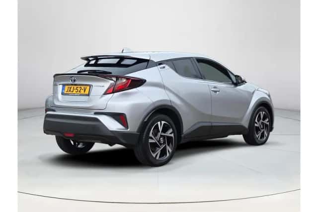 Toyota C-HR (2023) thumbnail 5