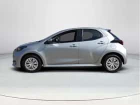 Toyota Yaris (2022) thumbnail 2