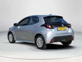 Toyota Yaris (2022) thumbnail 3