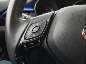 Toyota C-HR (2020) thumbnail 17