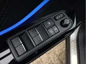 Toyota C-HR (2020) thumbnail 34