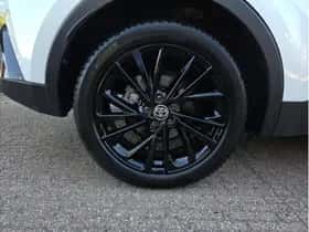 Toyota C-HR (2024) thumbnail 13