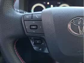 Toyota C-HR (2024) thumbnail 15