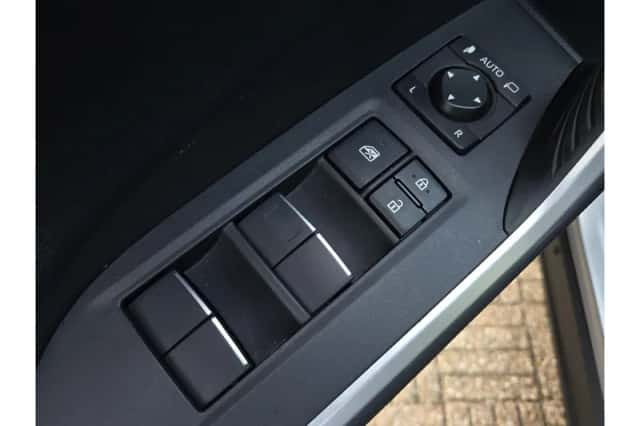 Toyota RAV4 (2019) thumbnail 6