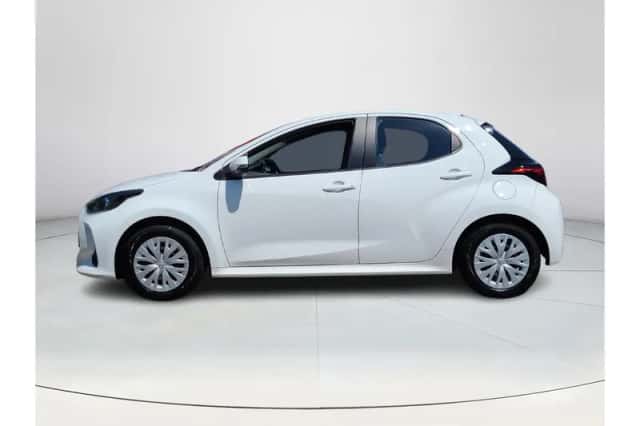 Toyota Yaris (2022) thumbnail 2