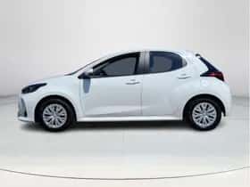 Toyota Yaris (2022) thumbnail 2
