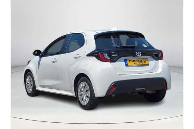 Toyota Yaris (2022) thumbnail 3