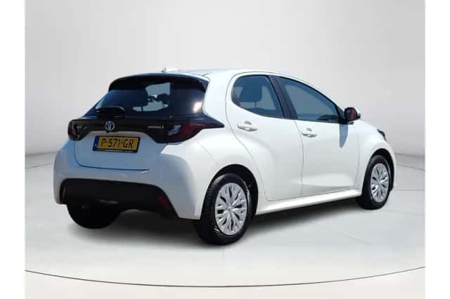 Toyota Yaris (2022) thumbnail 5