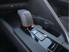 Toyota C-HR (2025) thumbnail 11