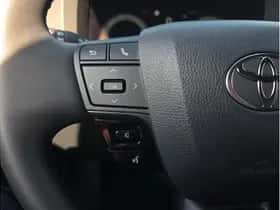 Toyota C-HR (2025) thumbnail 16