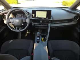 Toyota C-HR (2025) thumbnail 9