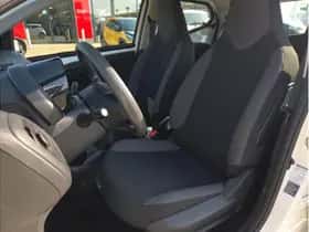 Toyota Aygo (2019) thumbnail 10
