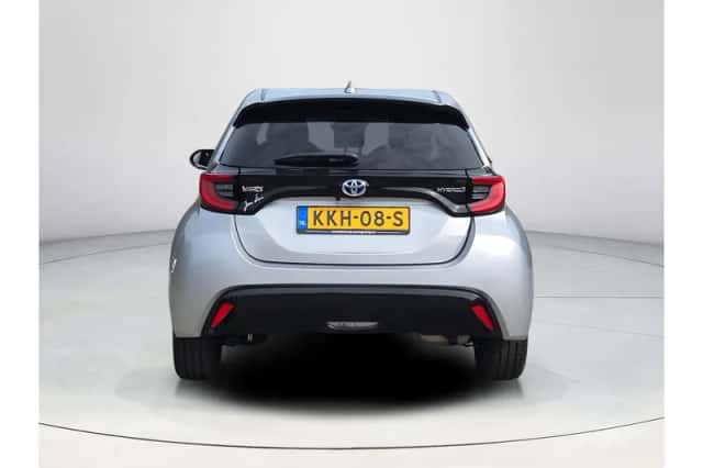 Toyota Yaris (2023) thumbnail 4