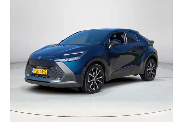 Toyota C-HR (2025) thumbnail 1