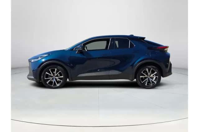 Toyota C-HR (2025) thumbnail 2