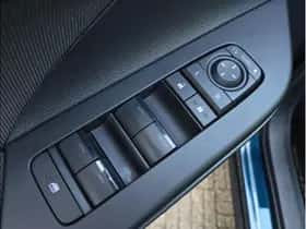 Toyota C-HR (2025) thumbnail 30