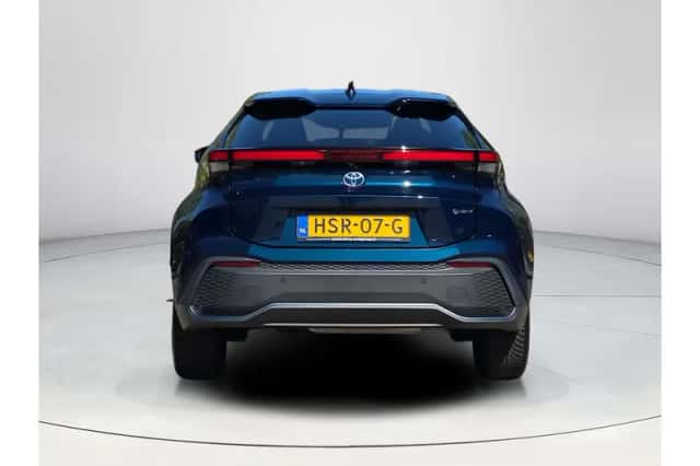 Toyota C-HR (2025) thumbnail 4