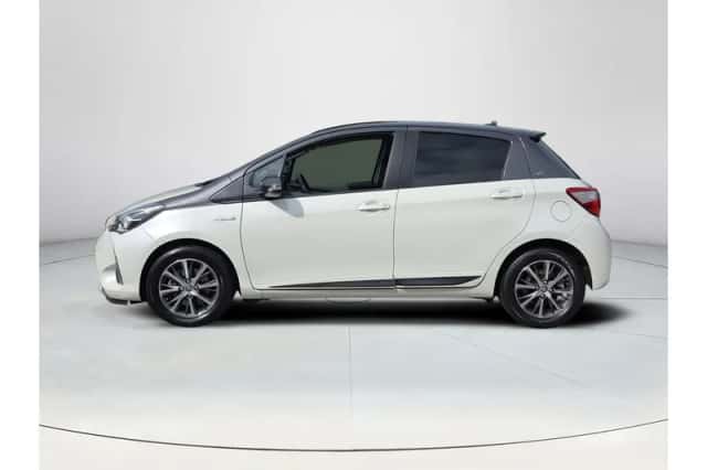 Toyota Yaris (2019) thumbnail 2