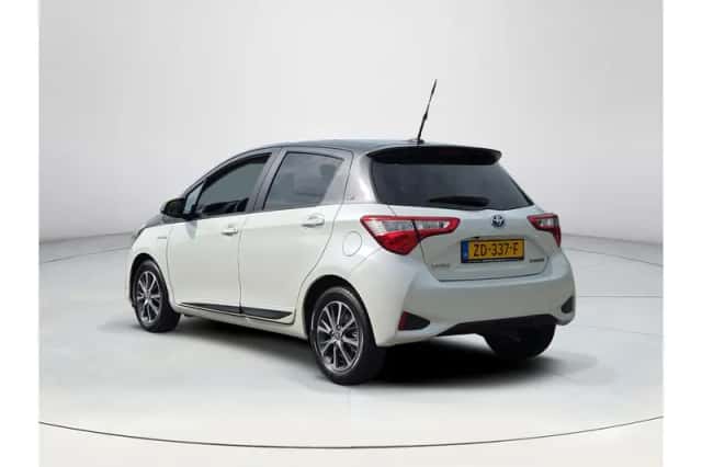 Toyota Yaris (2019) thumbnail 3