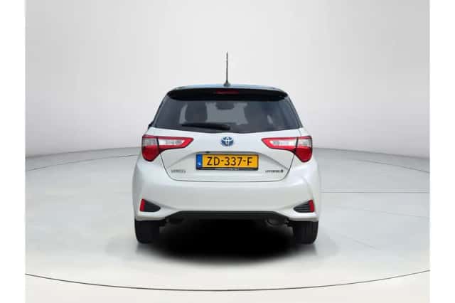 Toyota Yaris (2019) thumbnail 4