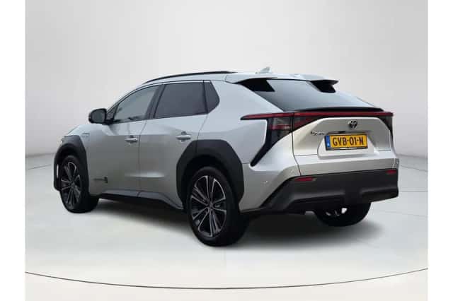 Toyota bZ4X (2024) thumbnail 3