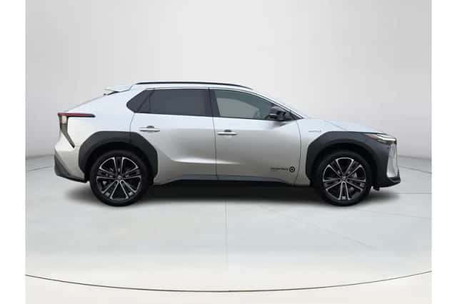 Toyota bZ4X (2024) thumbnail 6