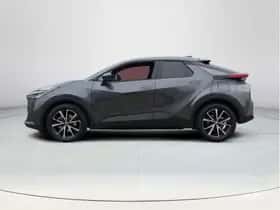Toyota C-HR (2025) thumbnail 2
