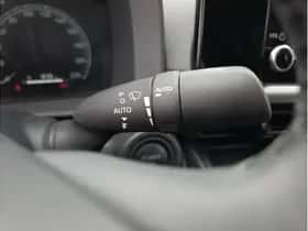 Toyota C-HR (2025) thumbnail 32