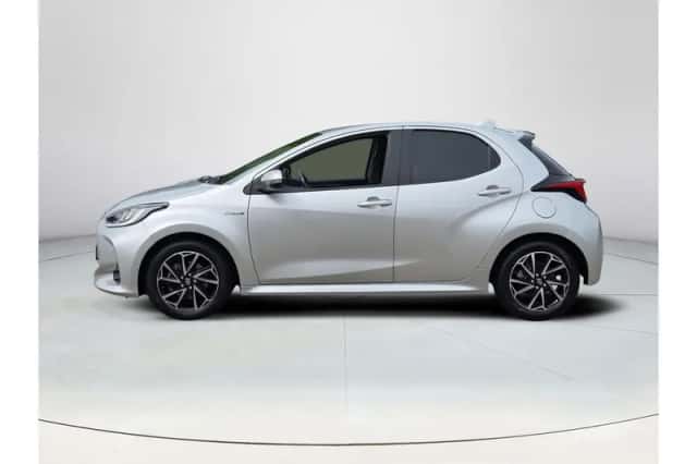 Toyota Yaris (2021) thumbnail 2
