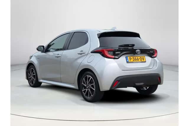 Toyota Yaris (2021) thumbnail 3