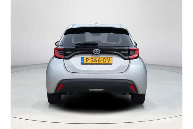 Toyota Yaris (2021) thumbnail 4