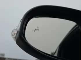 Toyota C-HR (2019) thumbnail 14